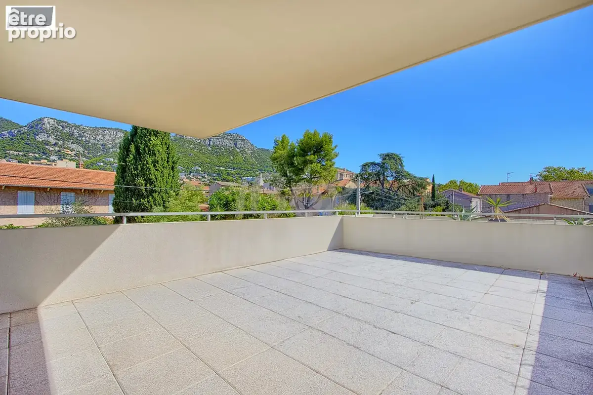 TOULON, La Loubière superbe T2 avec immense terrasse - photo 1