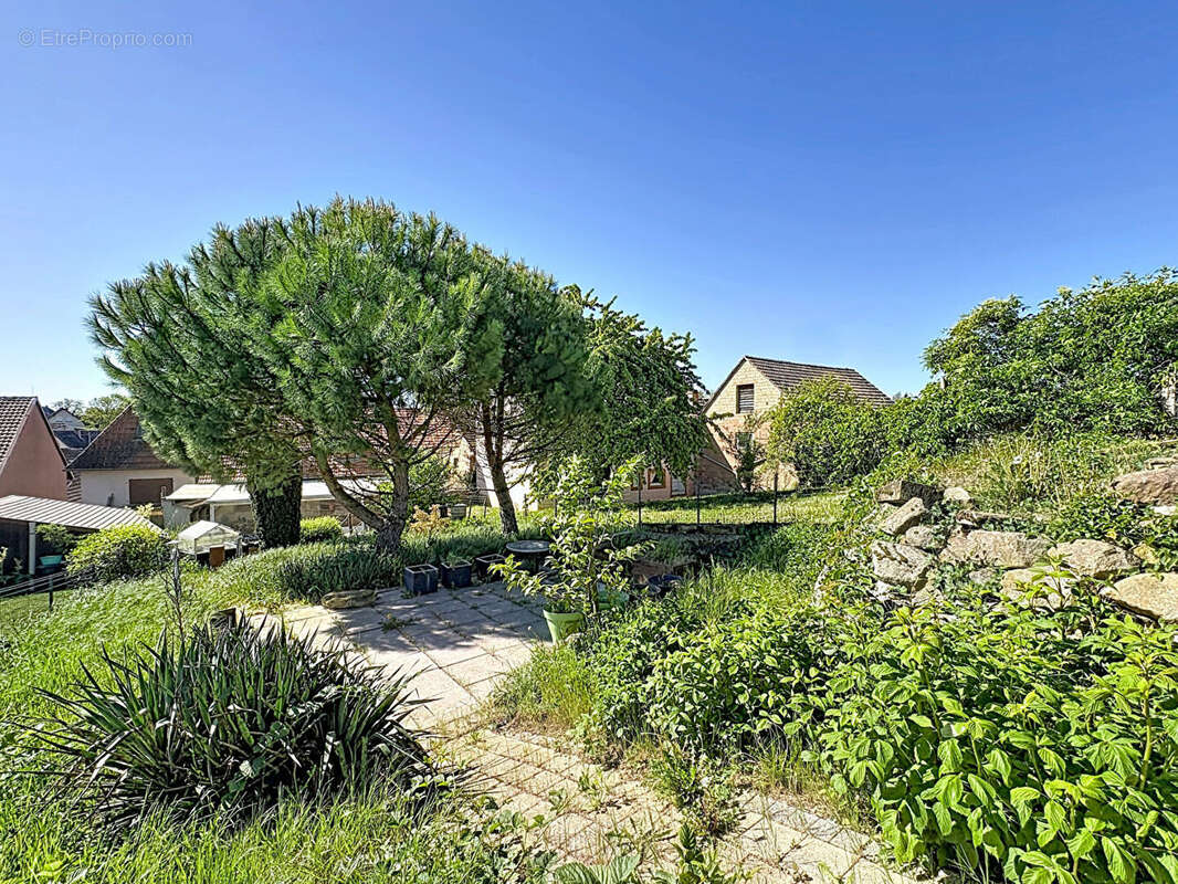 Corps de ferme 176 m² - cour et jardin avec bassin - 5 chambres - photo 11