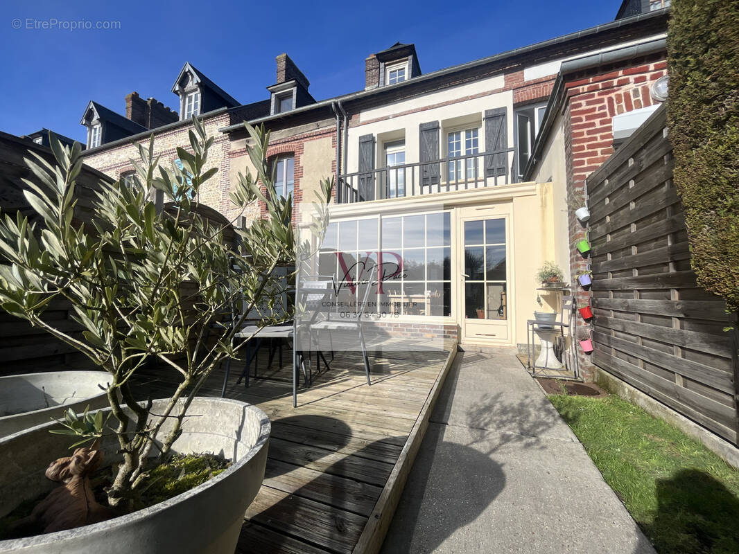 Maison à LA RIVIERE-SAINT-SAUVEUR