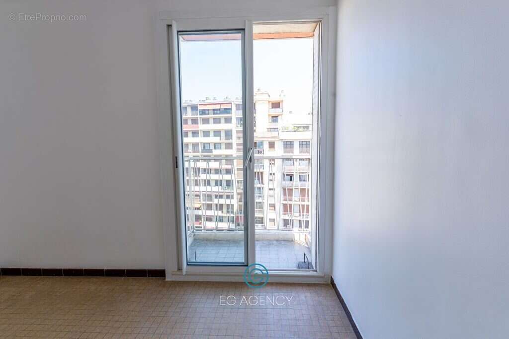 Appartement 56 m² à Marseille-5e  - photo 8