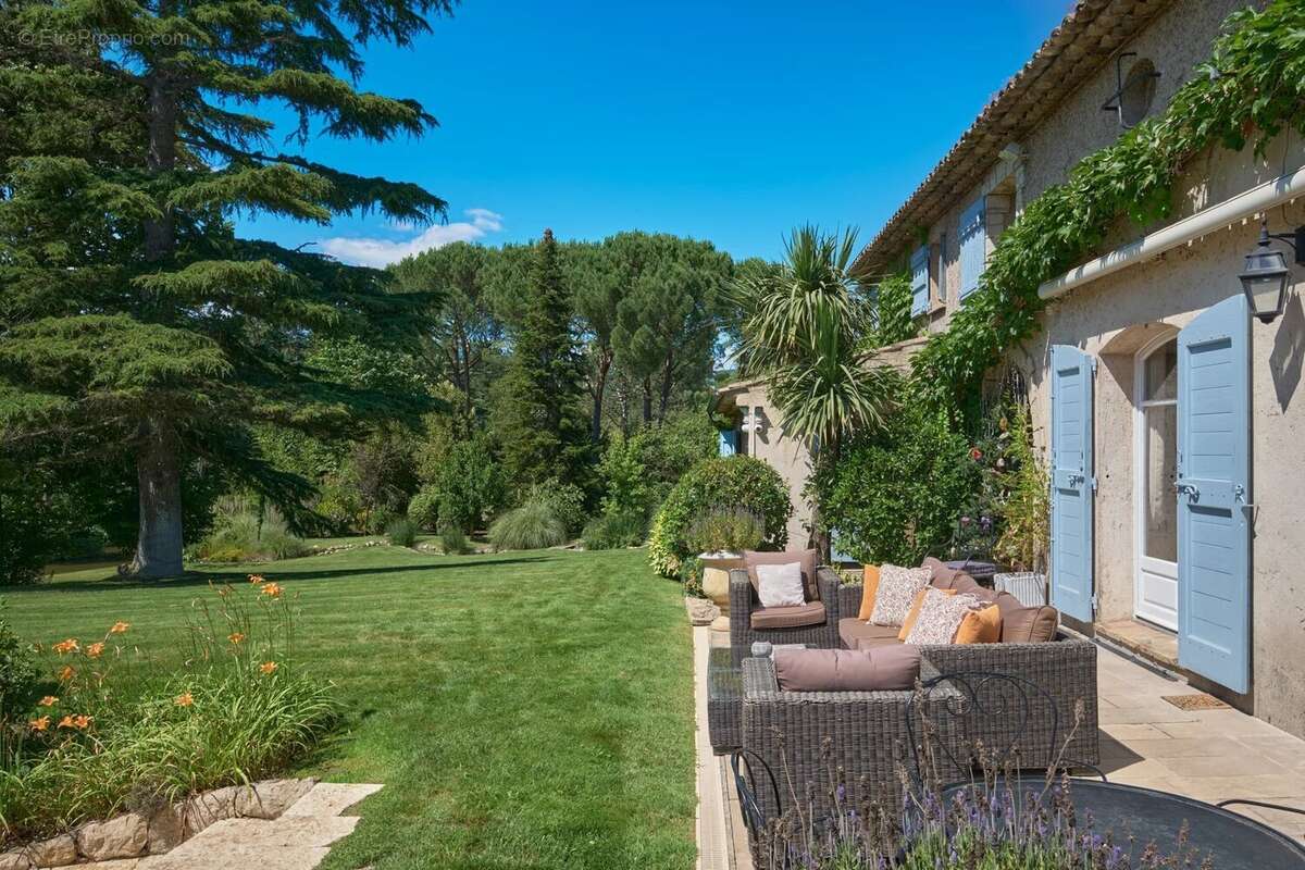 Propriété provençale d'exception dans un domaine fermé - photo 13