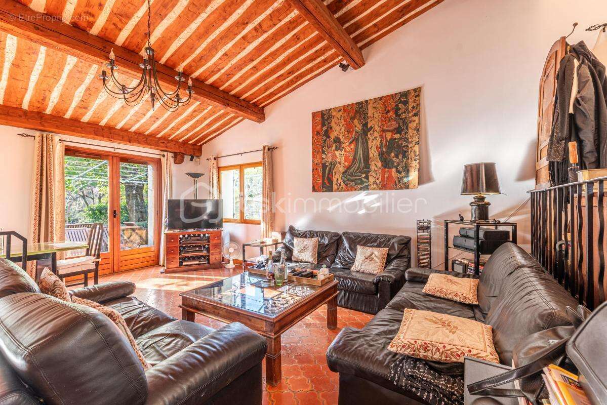 Maison à MEOUNES-LES-MONTRIEUX