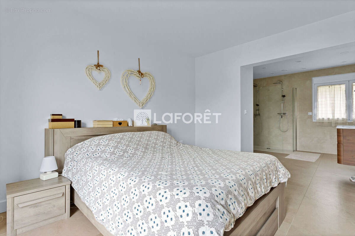 Maison à SAINT-MAURICE-MONTCOURONNE