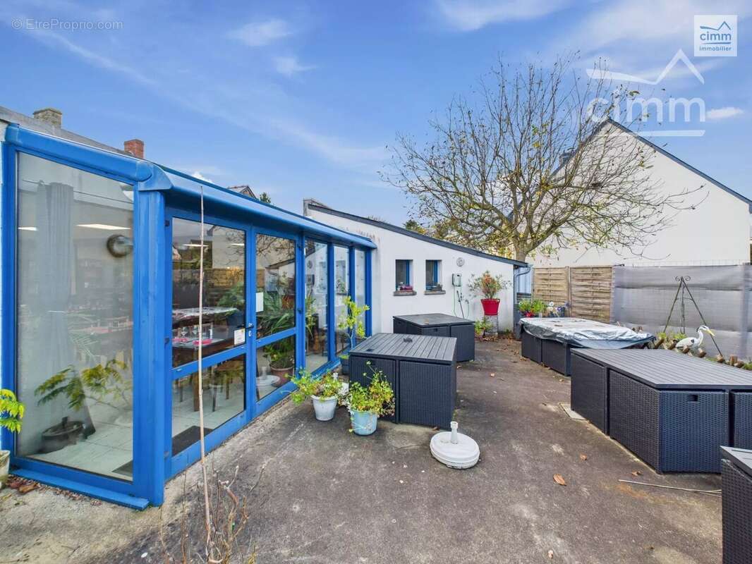 Commerce à BOURG-DES-COMPTES