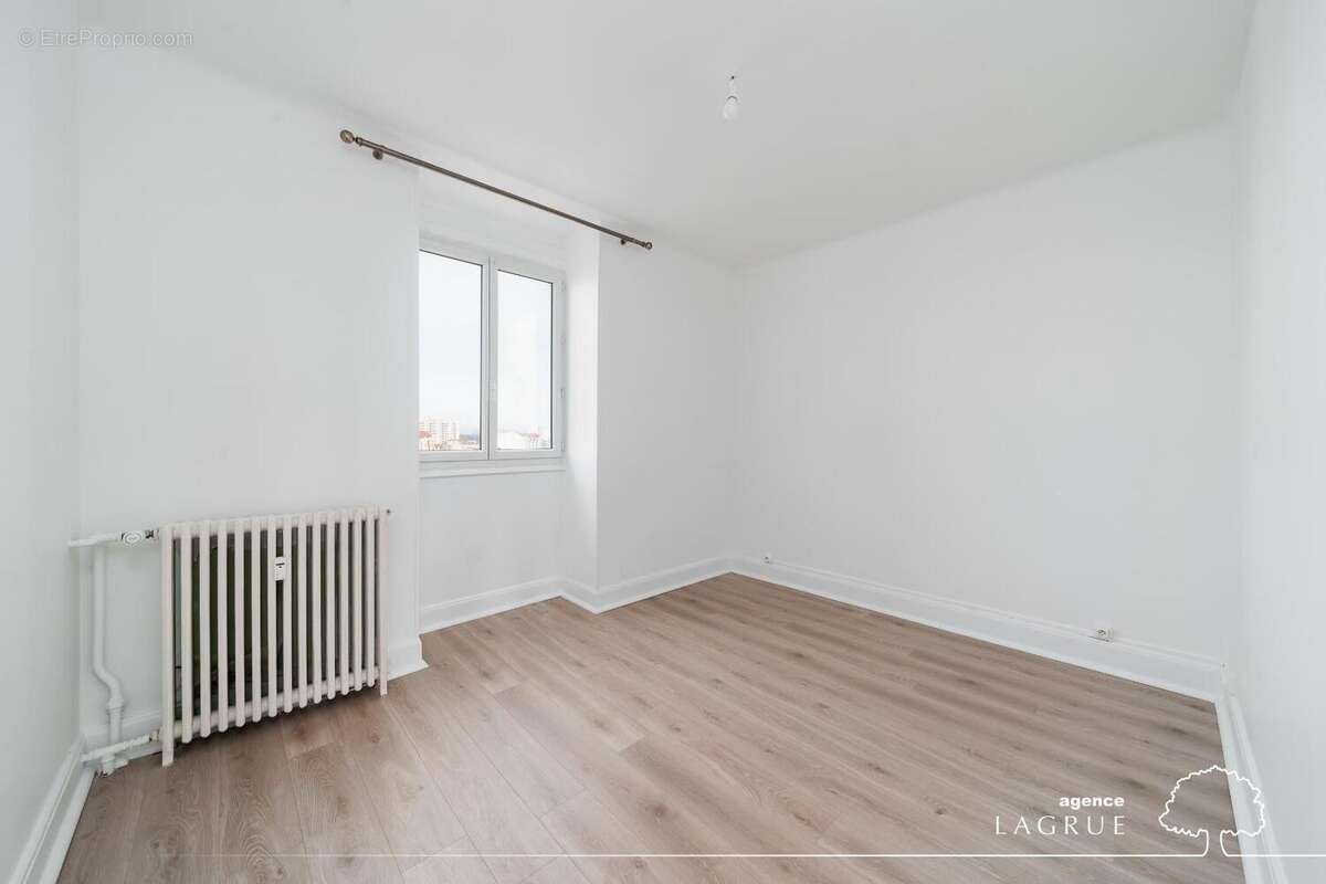   - Appartement à NEUVY