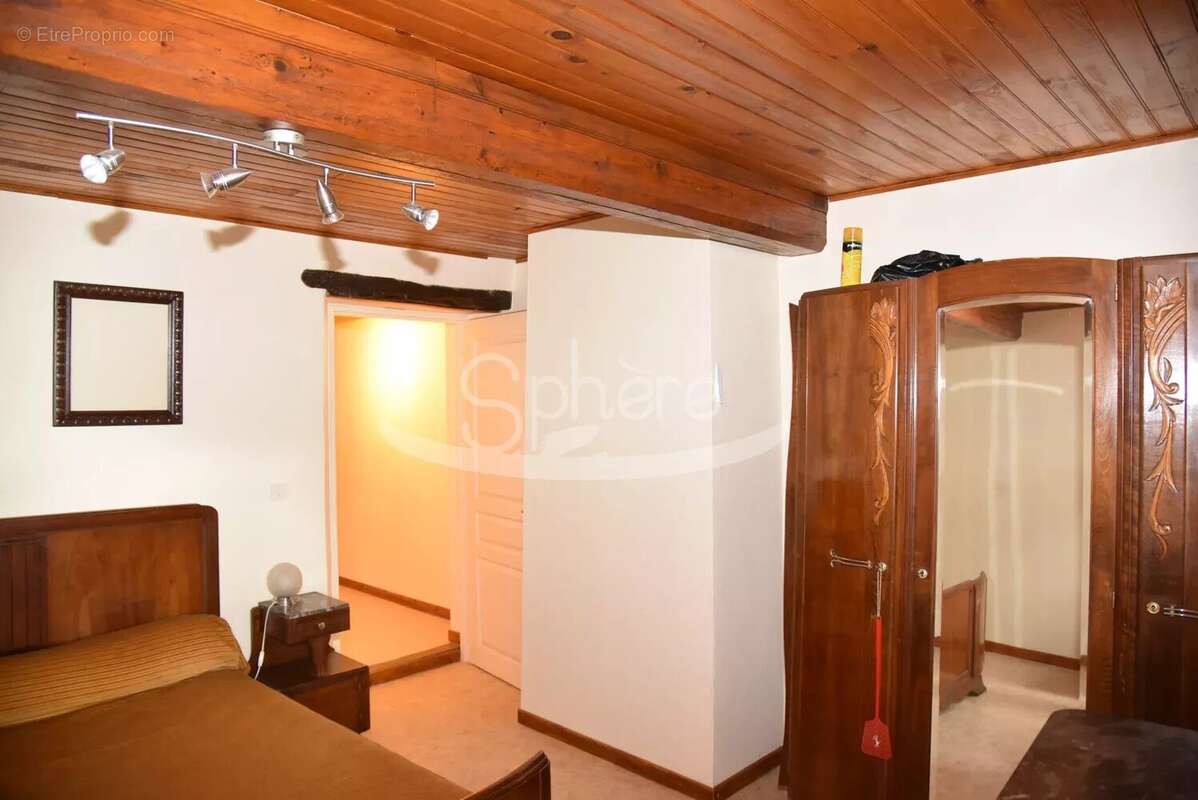 Maison à CONILHAC-DE-LA-MONTAGNE