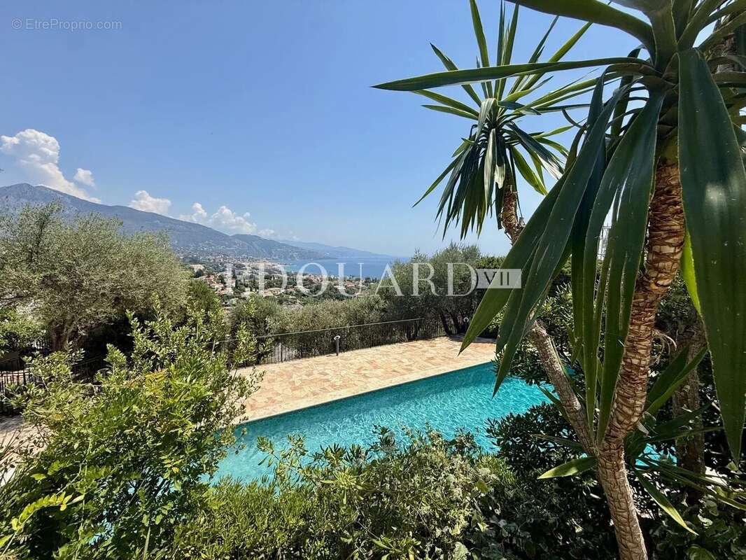 Somptueuse villa complètement rénovée avec piscine chauffée et splendide vue mer panoramique - photo 32