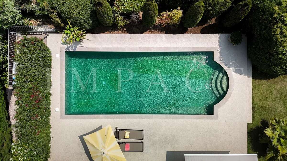 Maison à LA ROQUETTE-SUR-SIAGNE