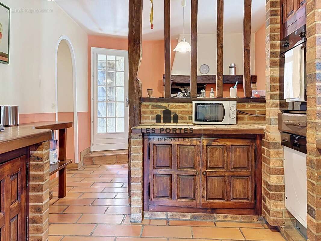 Maison en pierre de 185 m² env  avec  des  dependances  (91590) guigneville sur essonne - photo 9