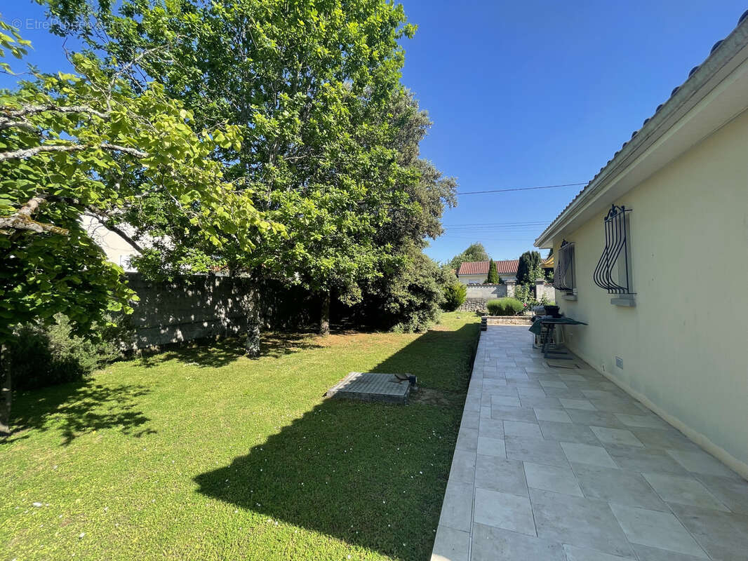 Maison à LOUZAC-SAINT-ANDRE