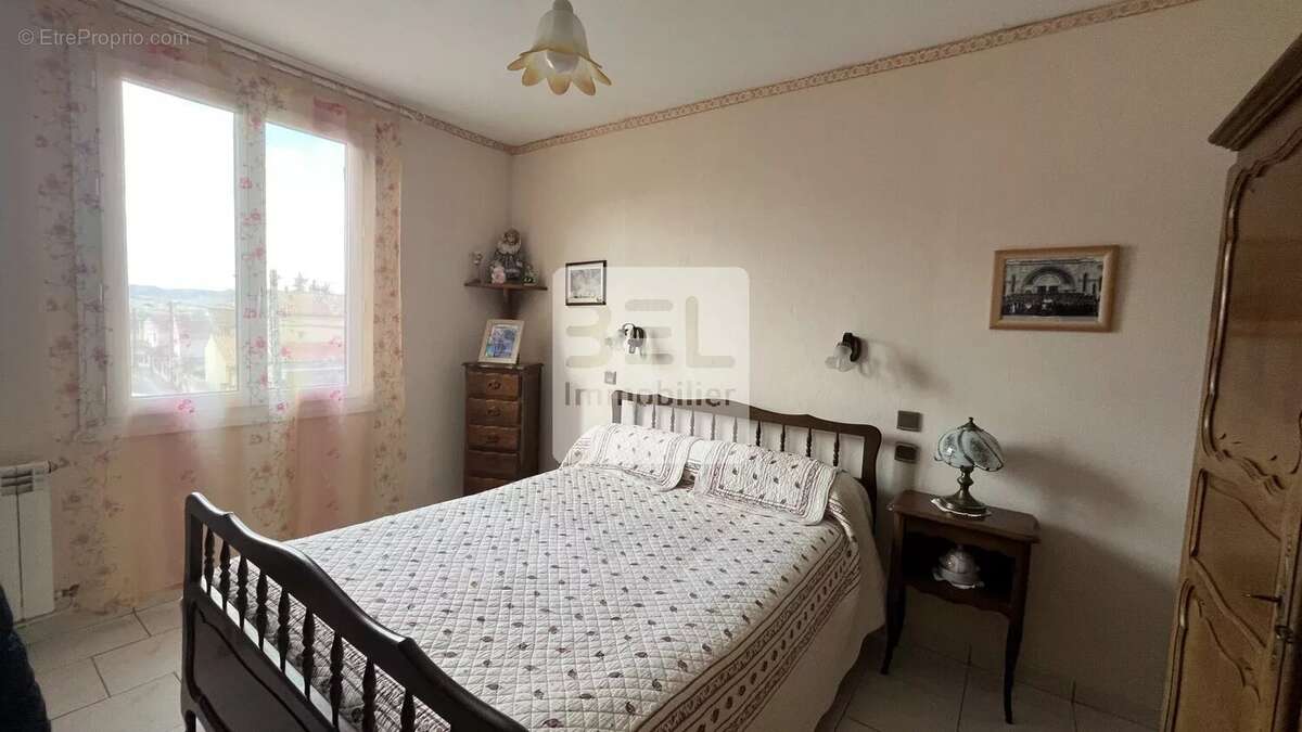 Maison à LAUDUN-L'ARDOISE