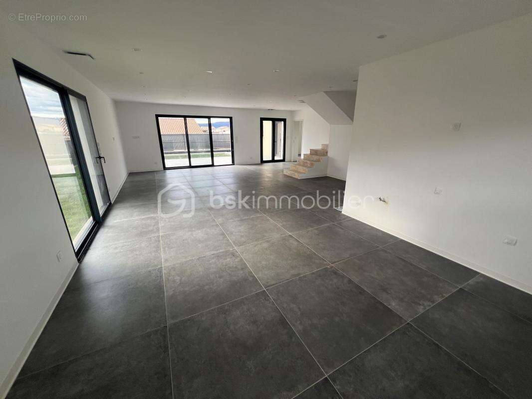 Villa contemporaine neuve 150m2 avec piscine - photo 2