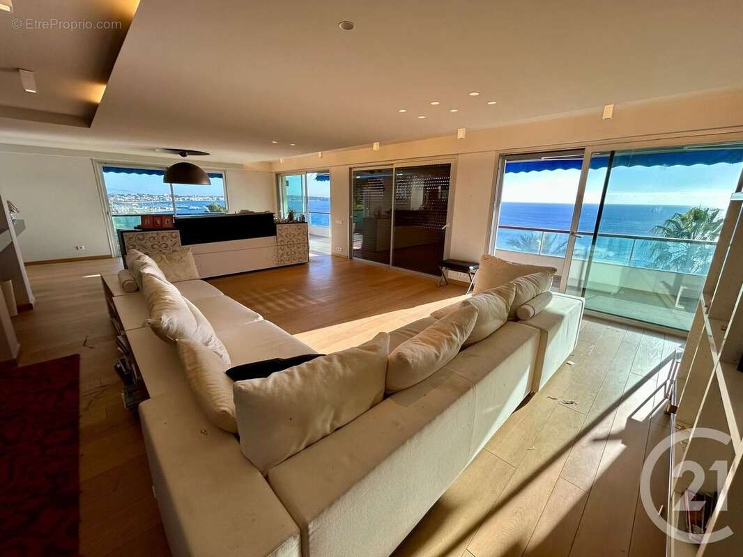 Appartement à VALLAURIS