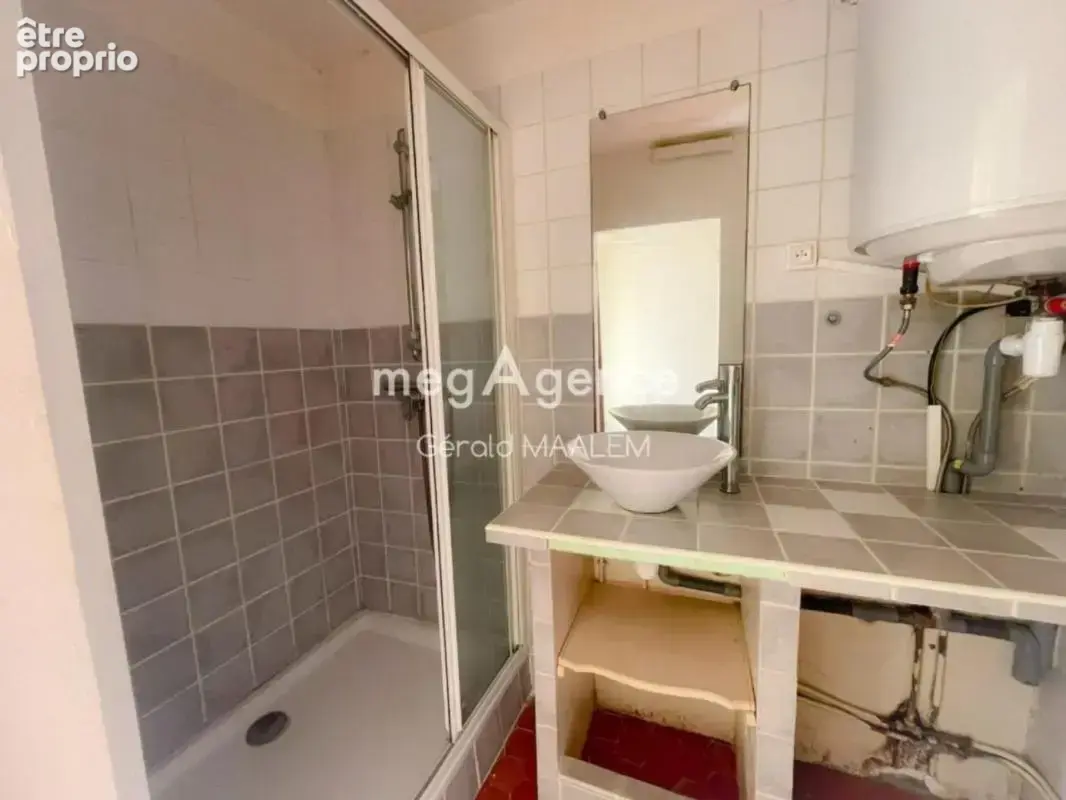 Appartement de 17m² à rafraichir à Roquebrune-sur-Argens - photo 4