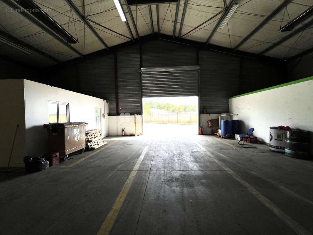 Commerce 539 m² à Evreux  - photo 4