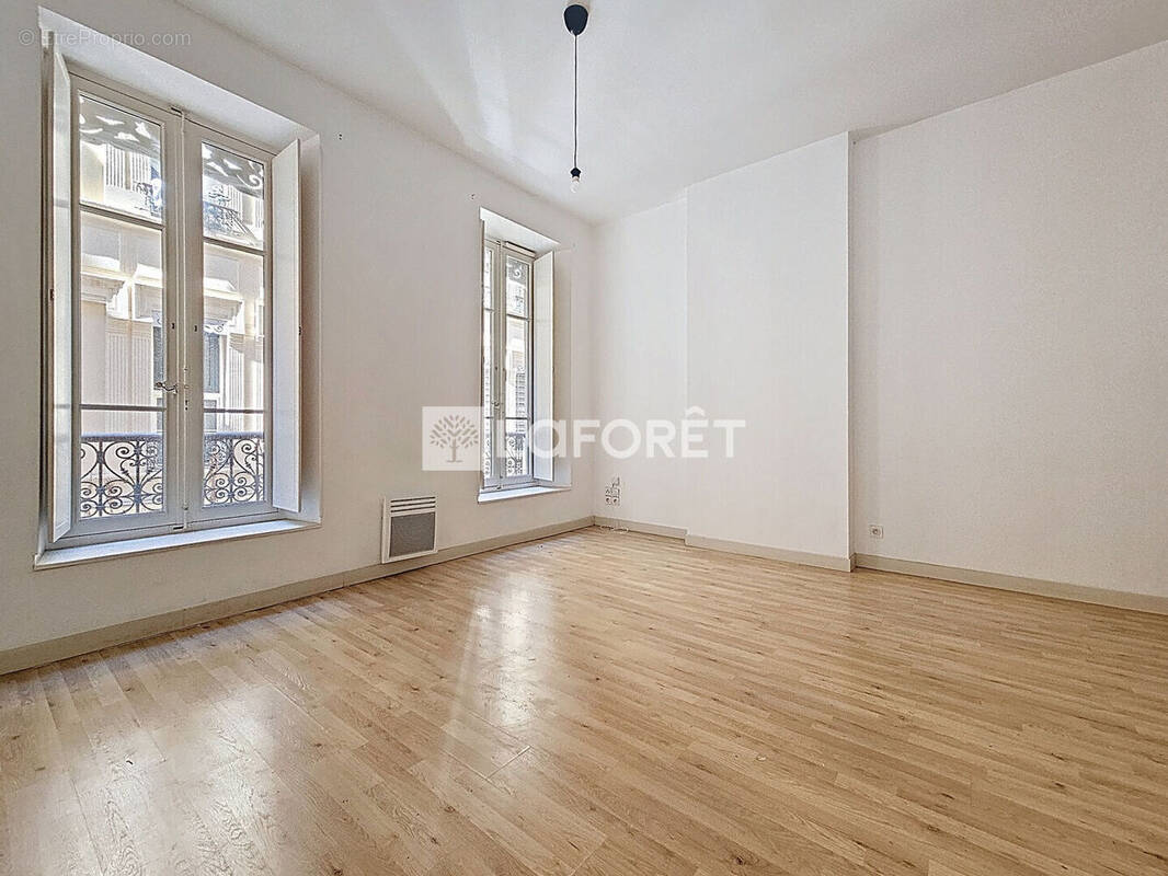 Appartement à MARSEILLE-2E