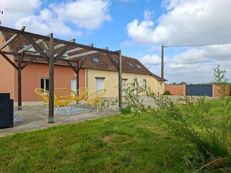 Maison à SAINT-LEONARD-DES-BOIS