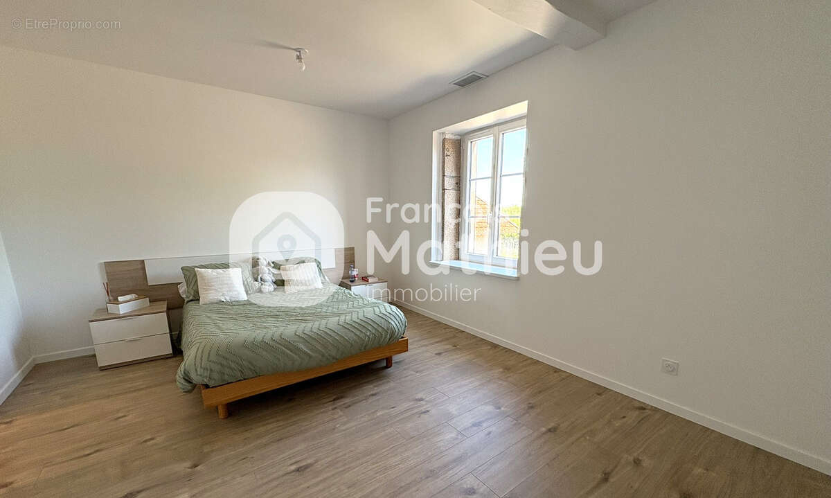BOULIGNEUX - Propriété de caractère sur 2 211 m2 de terrain - photo 13