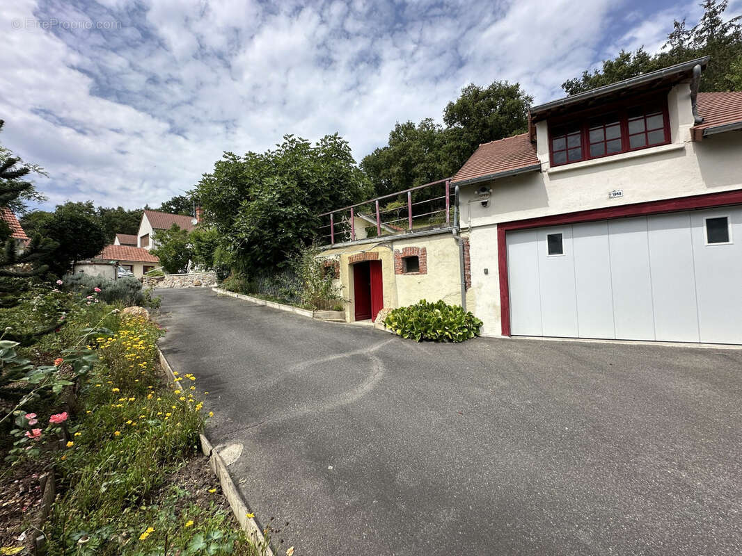 Superbe propriété Type 8 dépendances de 200 m2 sur 4100 m2 de terrain - photo 16