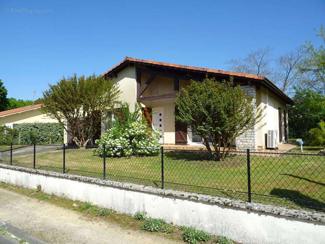 Maison à SAINT-PIERRE-DU-MONT