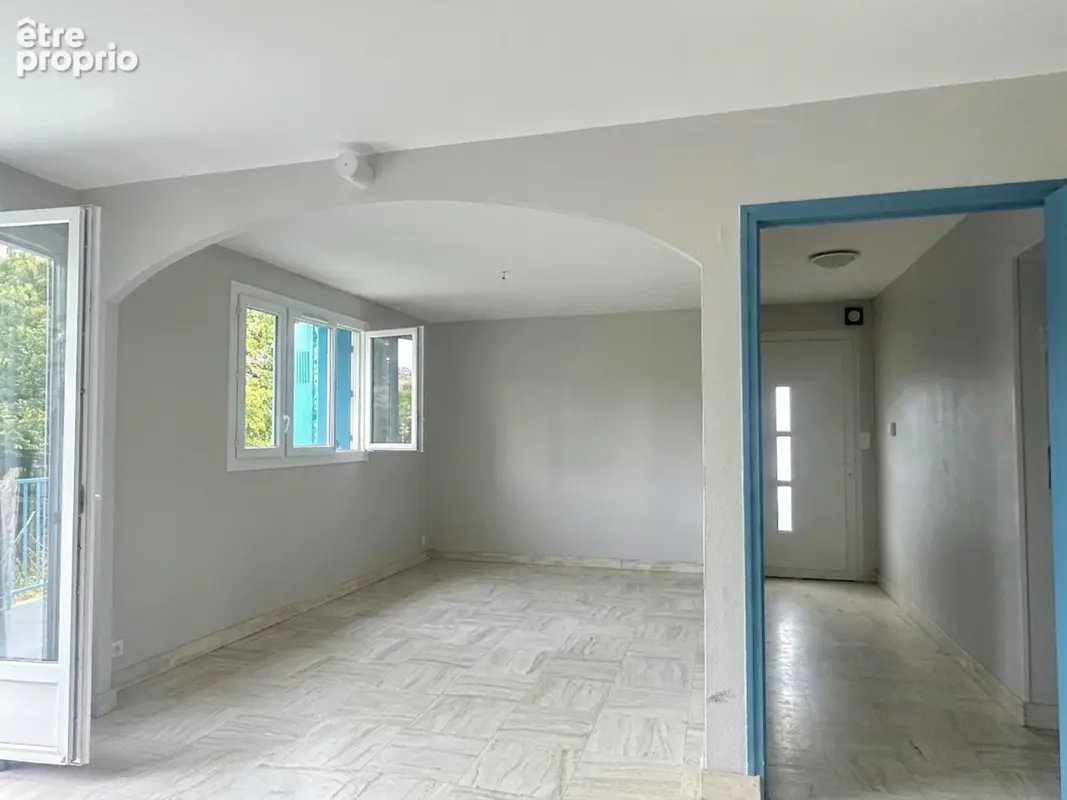 Maison Mantes La Ville - Fort potentiel - 3 chambres - 145 m² habitables -341 m² de terrain - photo 4