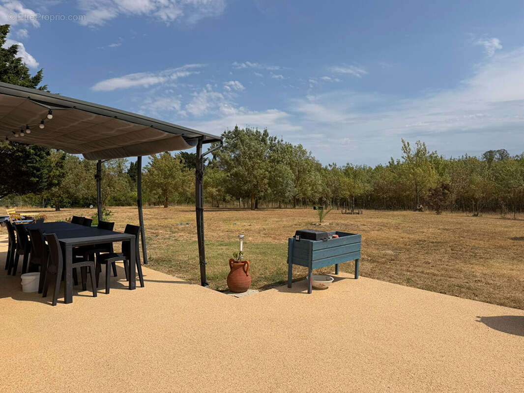 Maison de plain-pied avec piscine sur 3,65 hectares de terrain clos et arboré - photo 6