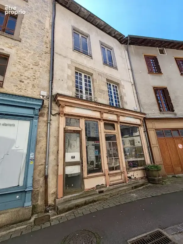 Appartement à SAINT-LEONARD-DE-NOBLAT