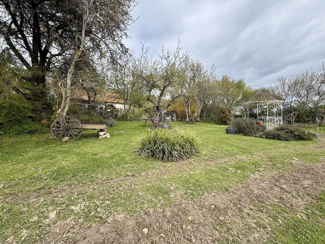 Maison à SAVIGNY-POIL-FOL