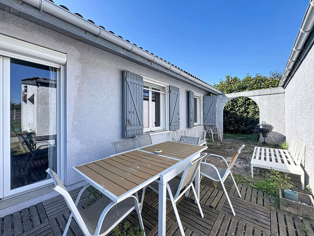 Maison à PAREMPUYRE
