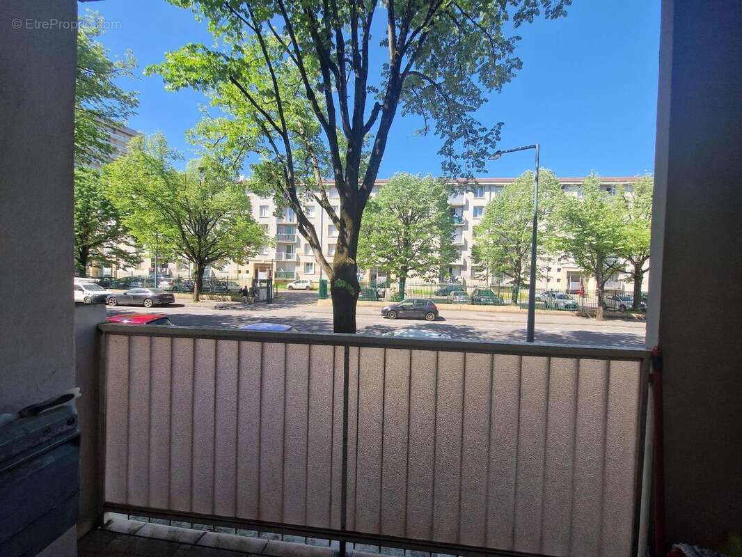   - Appartement à VENISSIEUX