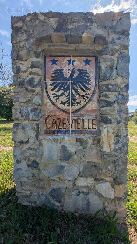 Terrain à CAZEVIEILLE