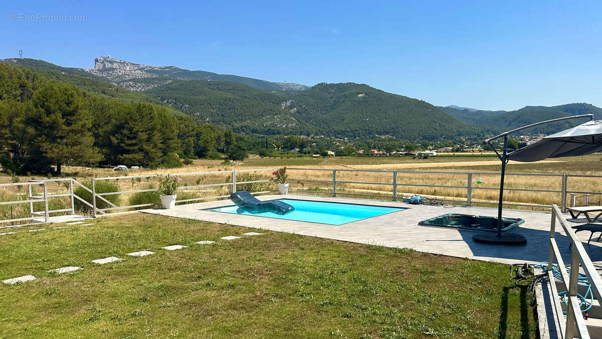Maison à CUGES-LES-PINS