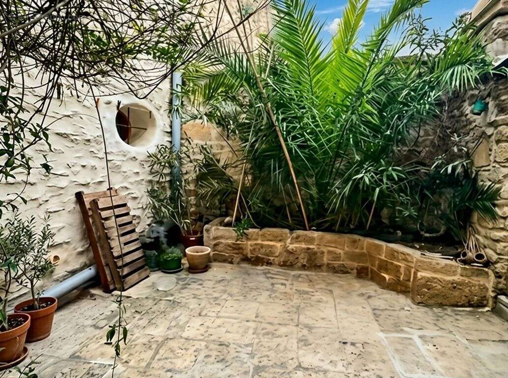 À Vendre à Saint Bonnet du Gard - Maison de village 84m² - 2 chambres - cour - photo 6