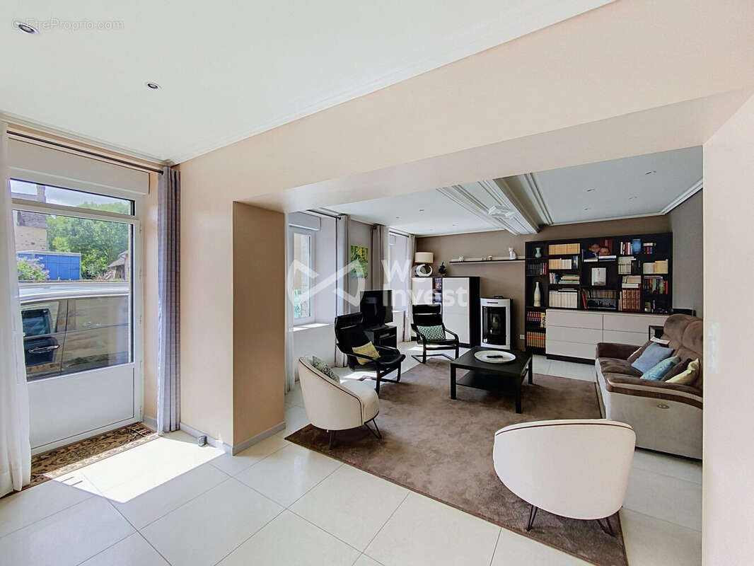 Maison 234 m² à Villaines-La-Carelle  - photo 2