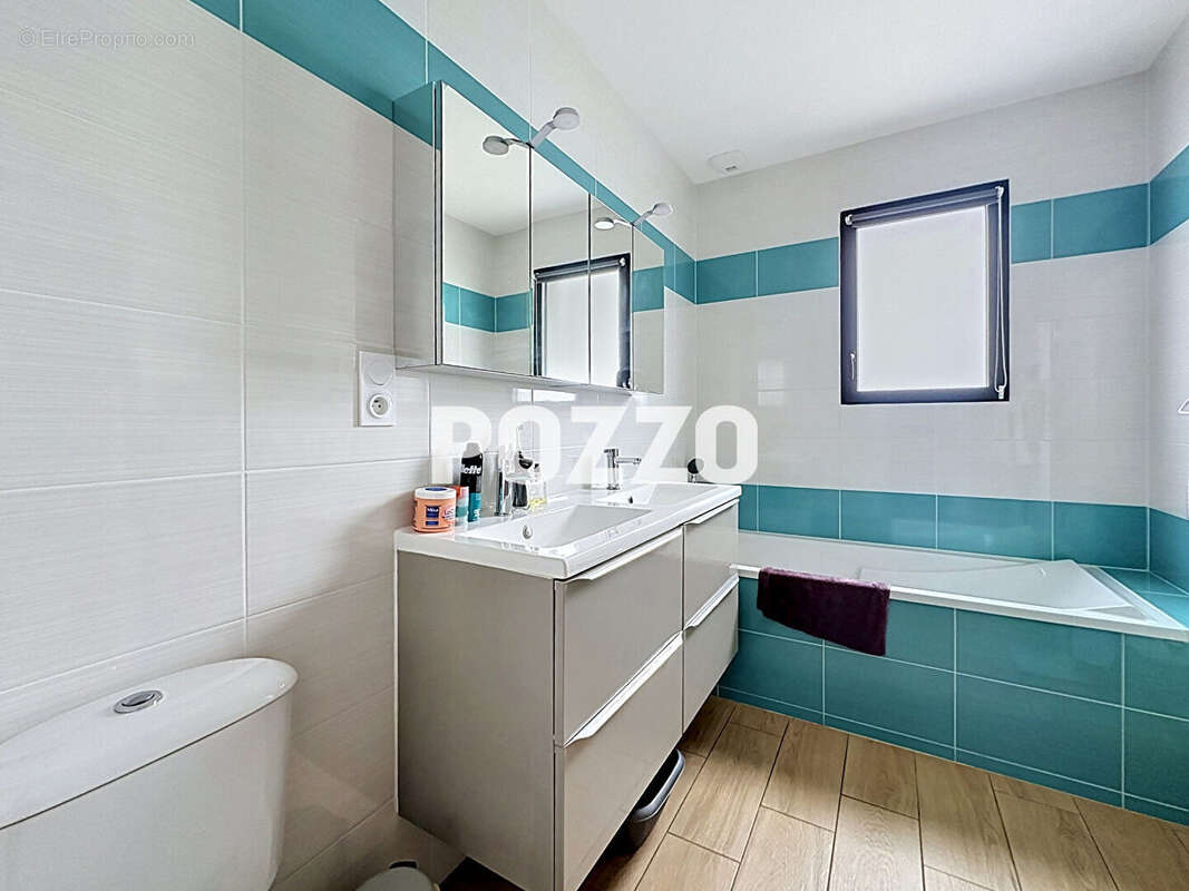 A vendre - Ducey Les Chéris - Maison 6 pièce(s) 106 m² - PLAIN PIED - photo 9