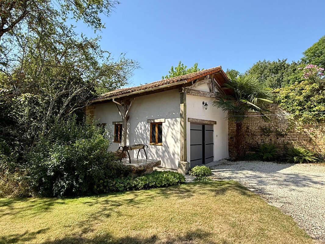 Maison à SAINT-COUTANT