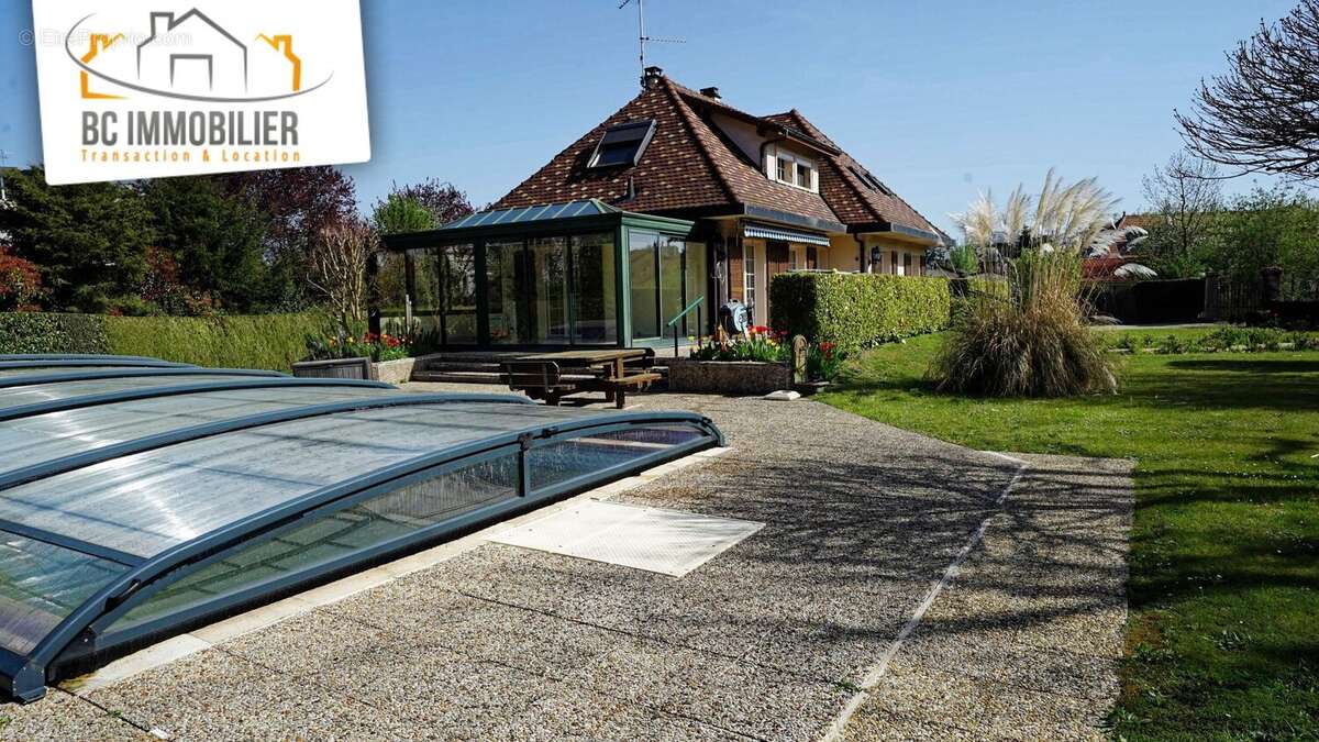 Maison à SAINT-GENIS-POUILLY