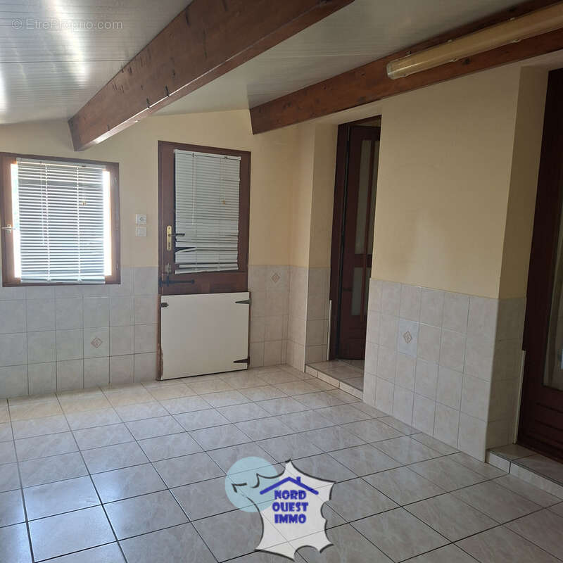 Maison avec grand terrain, dépendance et verger - photo 16