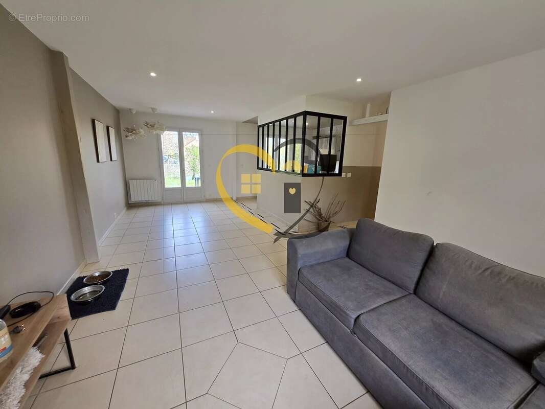 Maison à LES AIX-D'ANGILLON