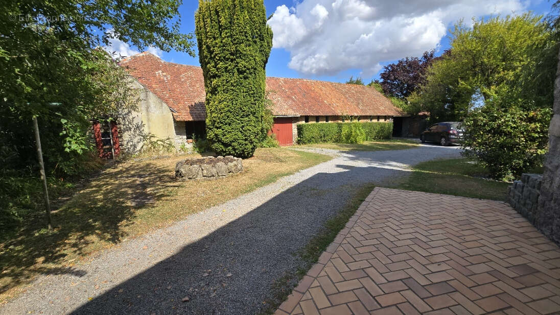 réf 4012 - Maison type longère aux beaux volumes avec grande dépendance et jardin clos - - photo 4