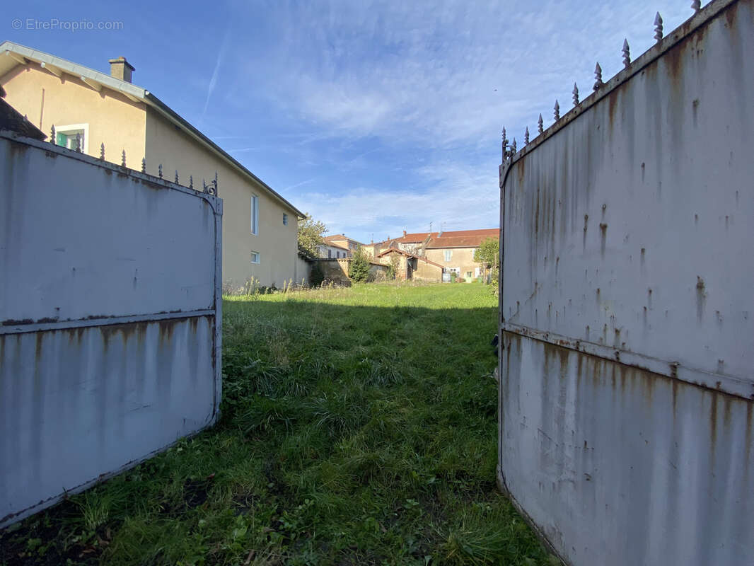 Exclusivite ! bage le chatel ! terrain constructible 400 m2 ! - photo 2