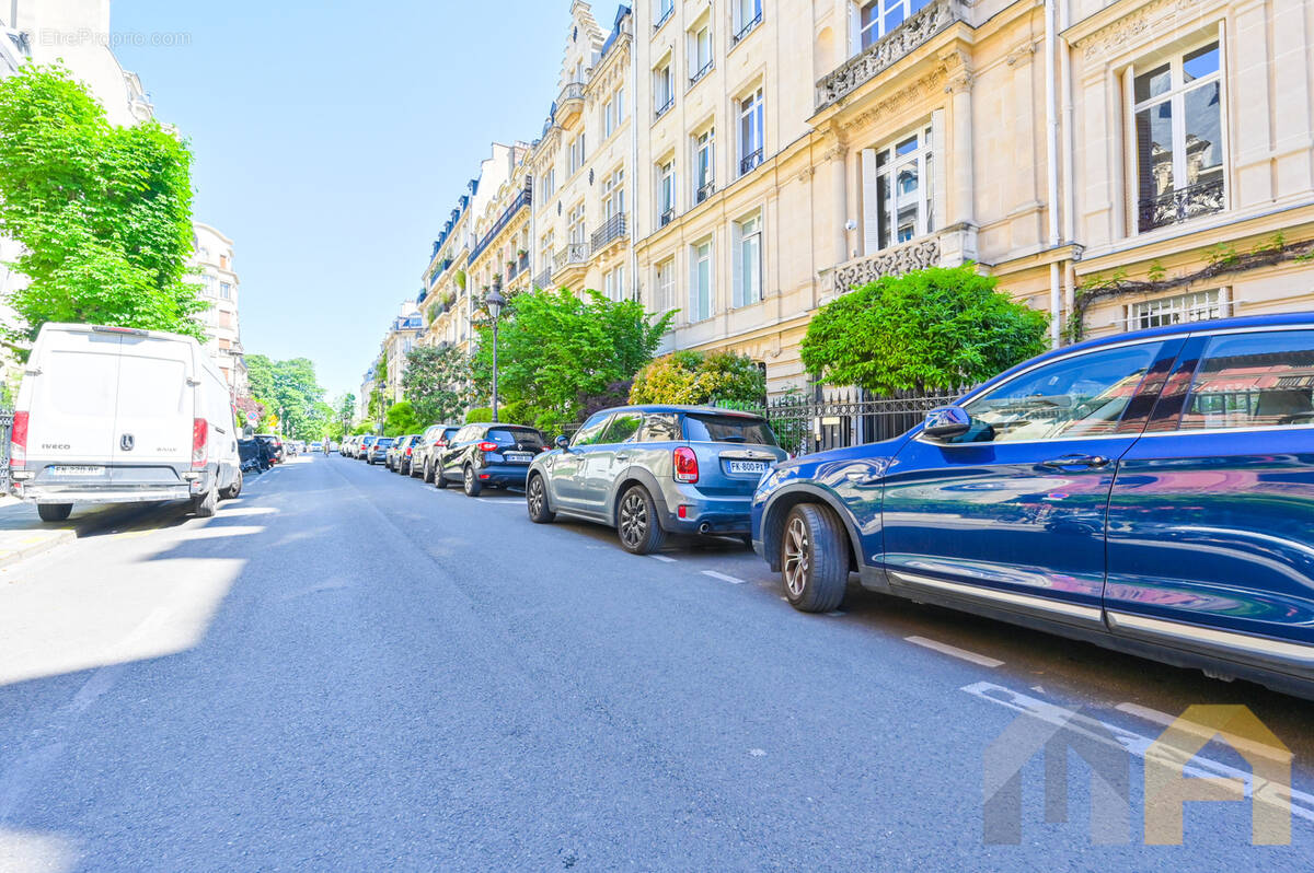 Appartement à PARIS-8E