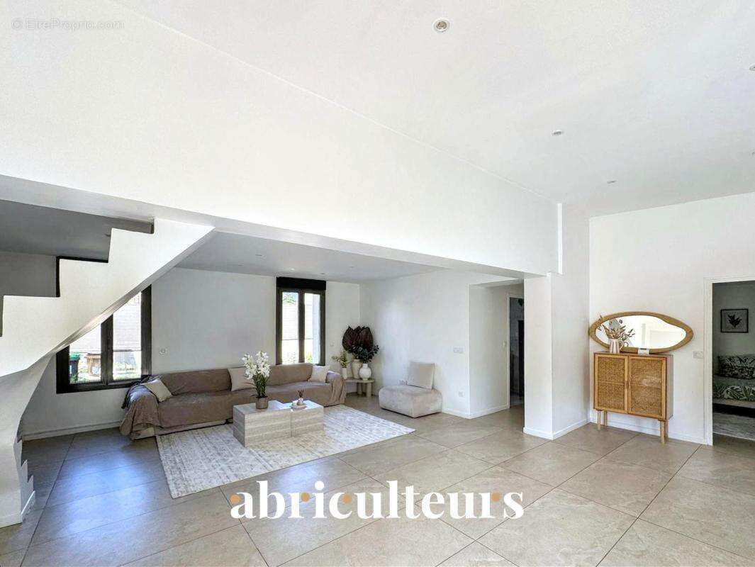 Maison familiale indépendante de 116 m² – 5 pièces – en vente à Plessis-Bouchard (95130) - photo 12