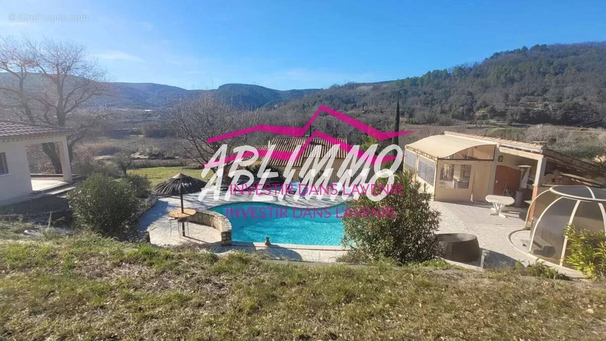 Maison à SAINT-MONTAN