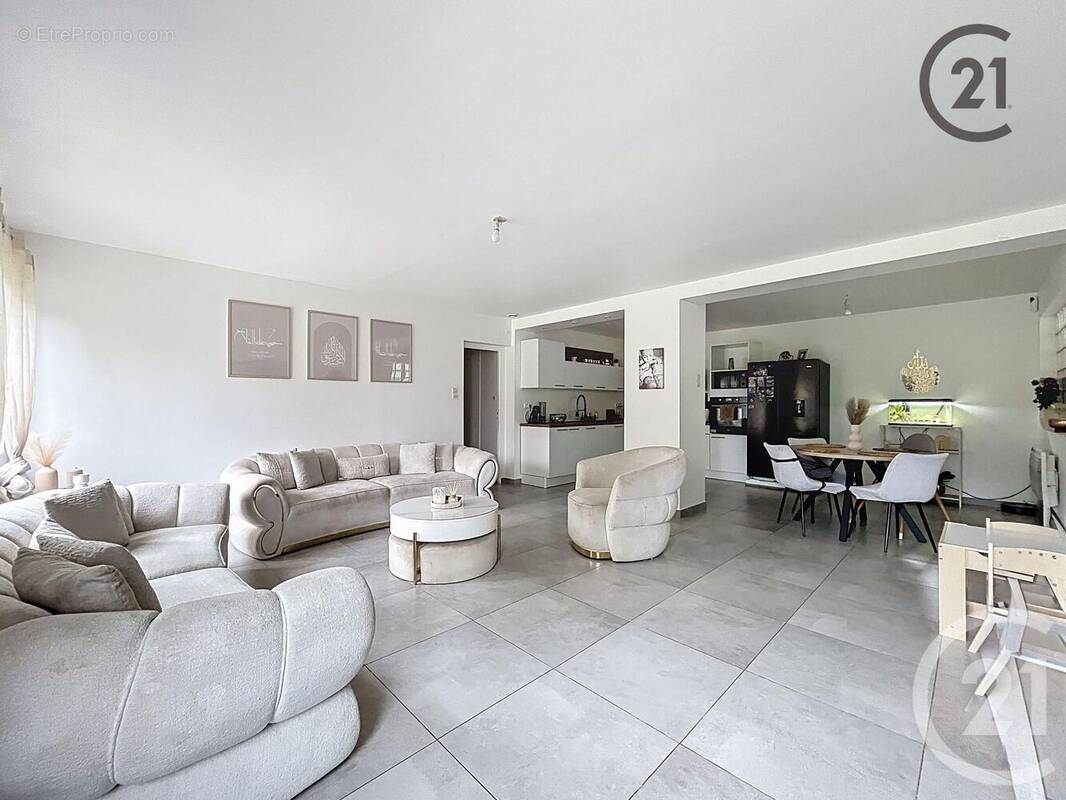 Maison à VILLENEUVE-SUR-YONNE