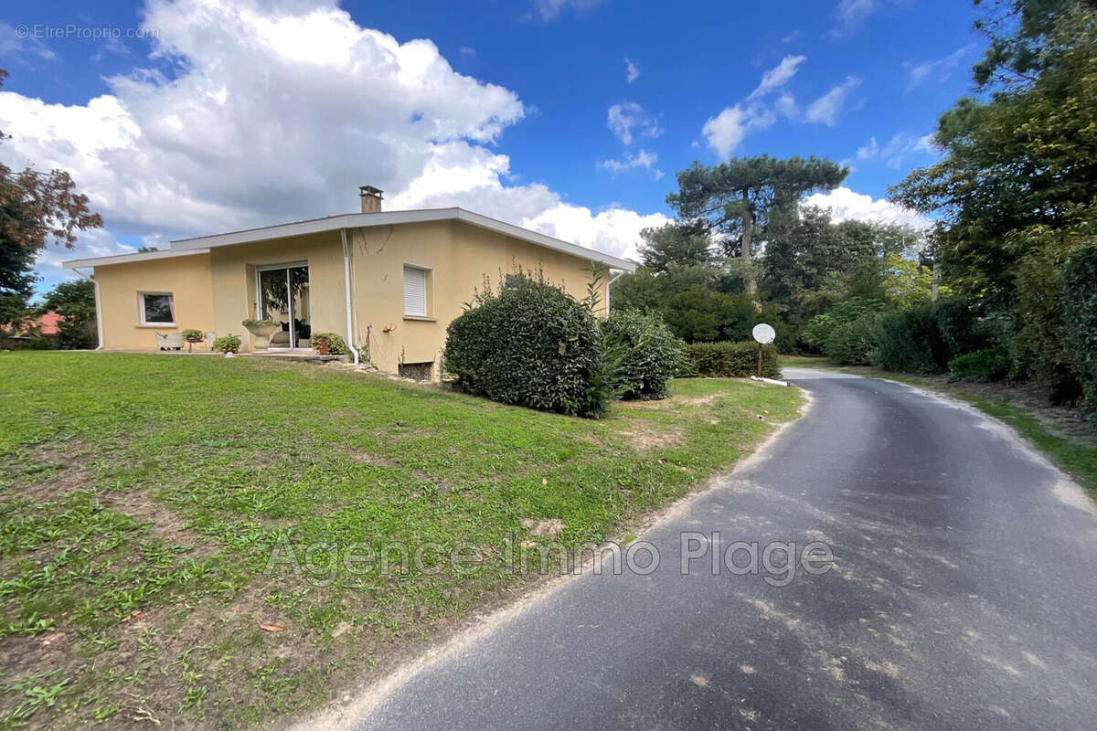 Maison 114 m² à Queyrac  - photo 2
