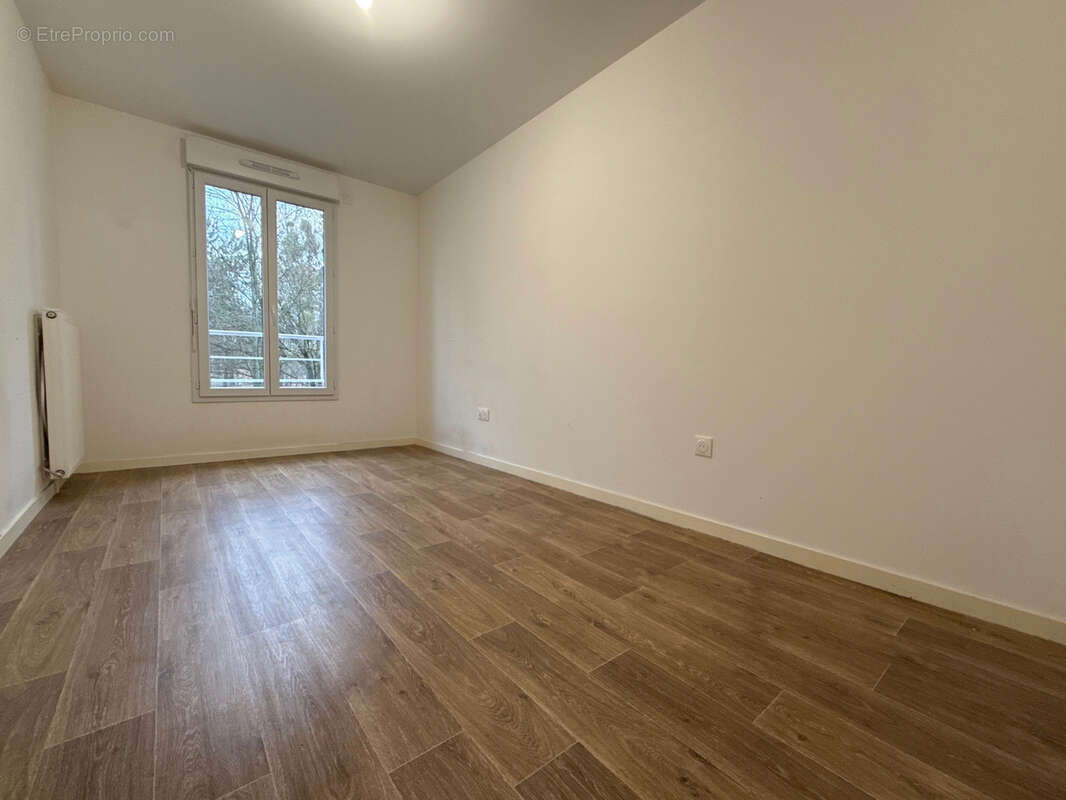 Superbe appartement 4 pièces récent avec un balcon sur parc , futur métro l16 - photo 14