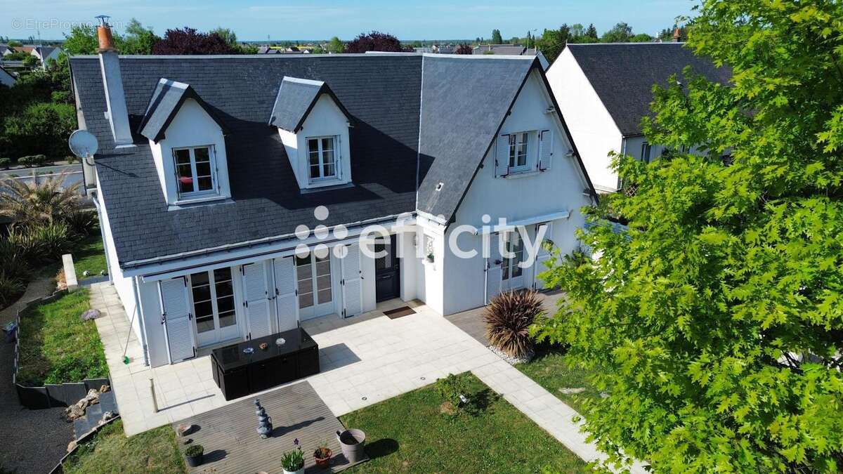 Maison à NOTRE-DAME-D'OE