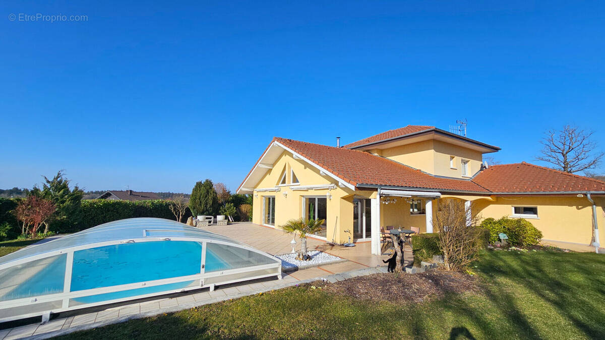 Maison à LARRINGES