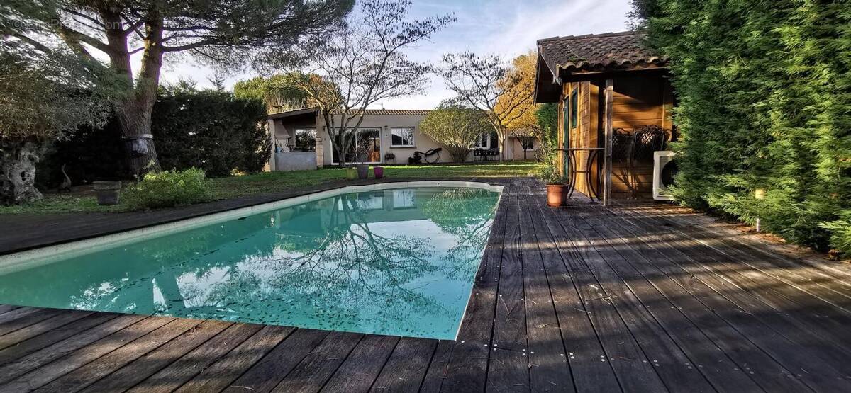 Maison à AMBARES-ET-LAGRAVE